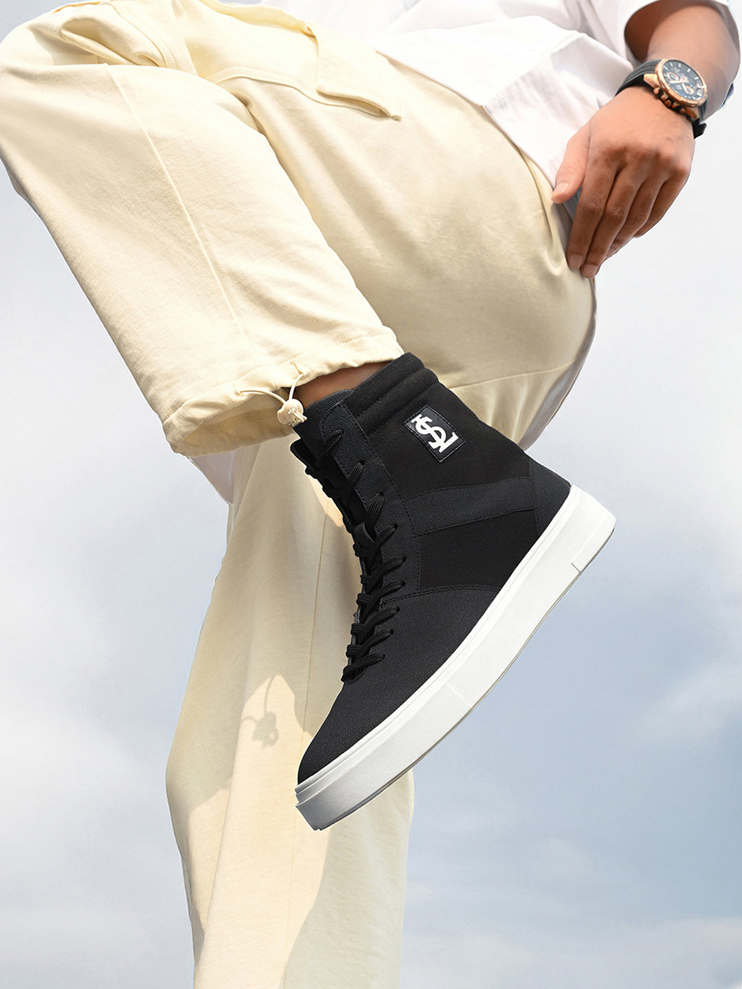 Raven Black Comfortable Lace-Up Sneaker