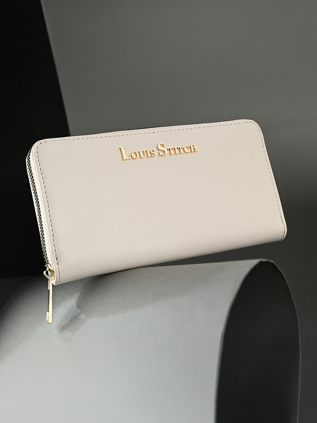 Stylish White Clutch Hand Purse for Women with Zipper Closure