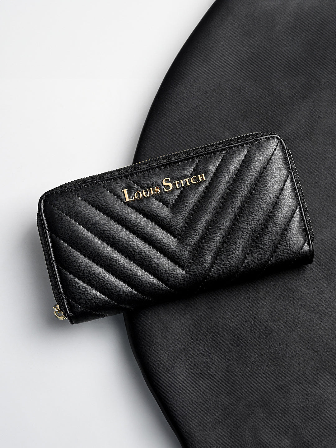 Stylish Black Clutch Hand Purse for Women with Zipper Closure