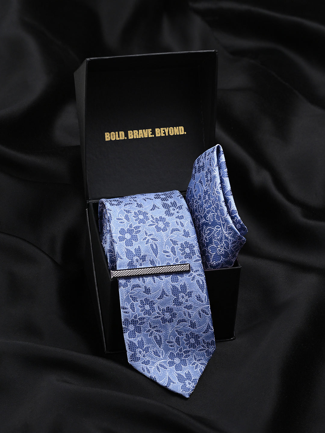 Textured Blue Luxury Polyster Micro Fabric Necktie Set Pocket Square Chrome Tiepin