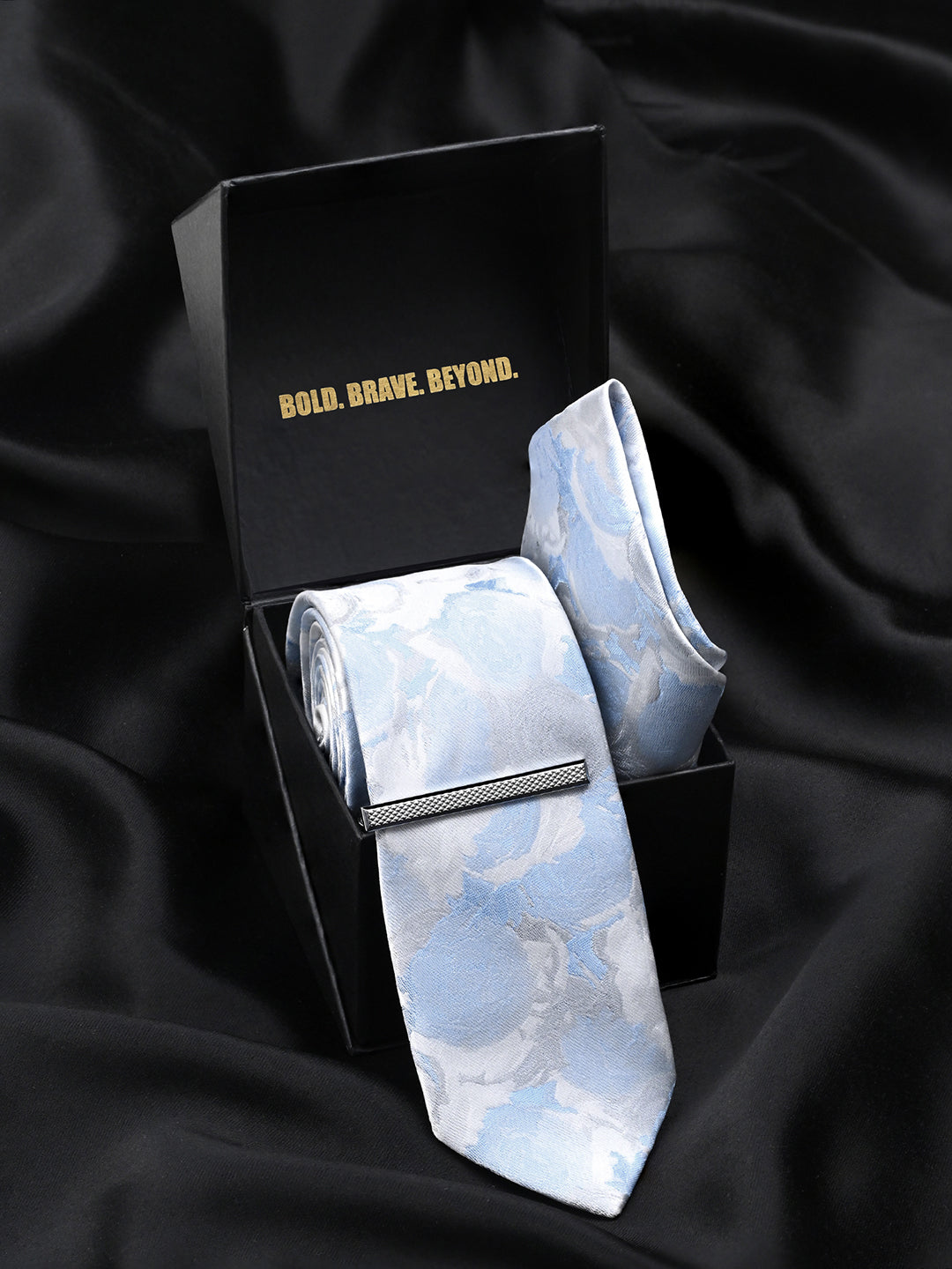 Light Blue Luxury Polyster Micro Fabric Necktie Set Pocket Square Chrome Tiepin