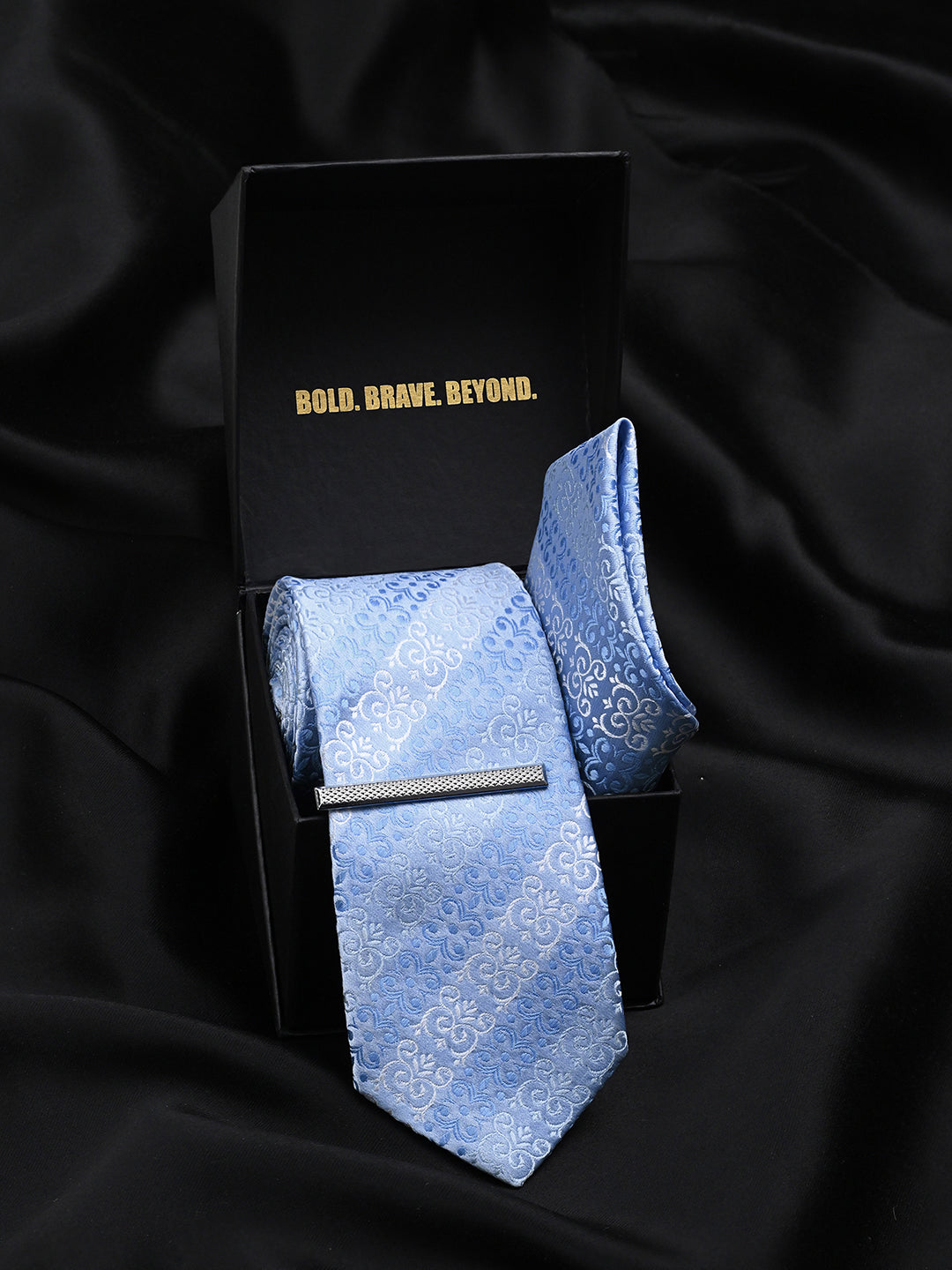 Striped Blue Luxury Polyster Micro Fabric Necktie Set Pocket Square Chrome Tiepin