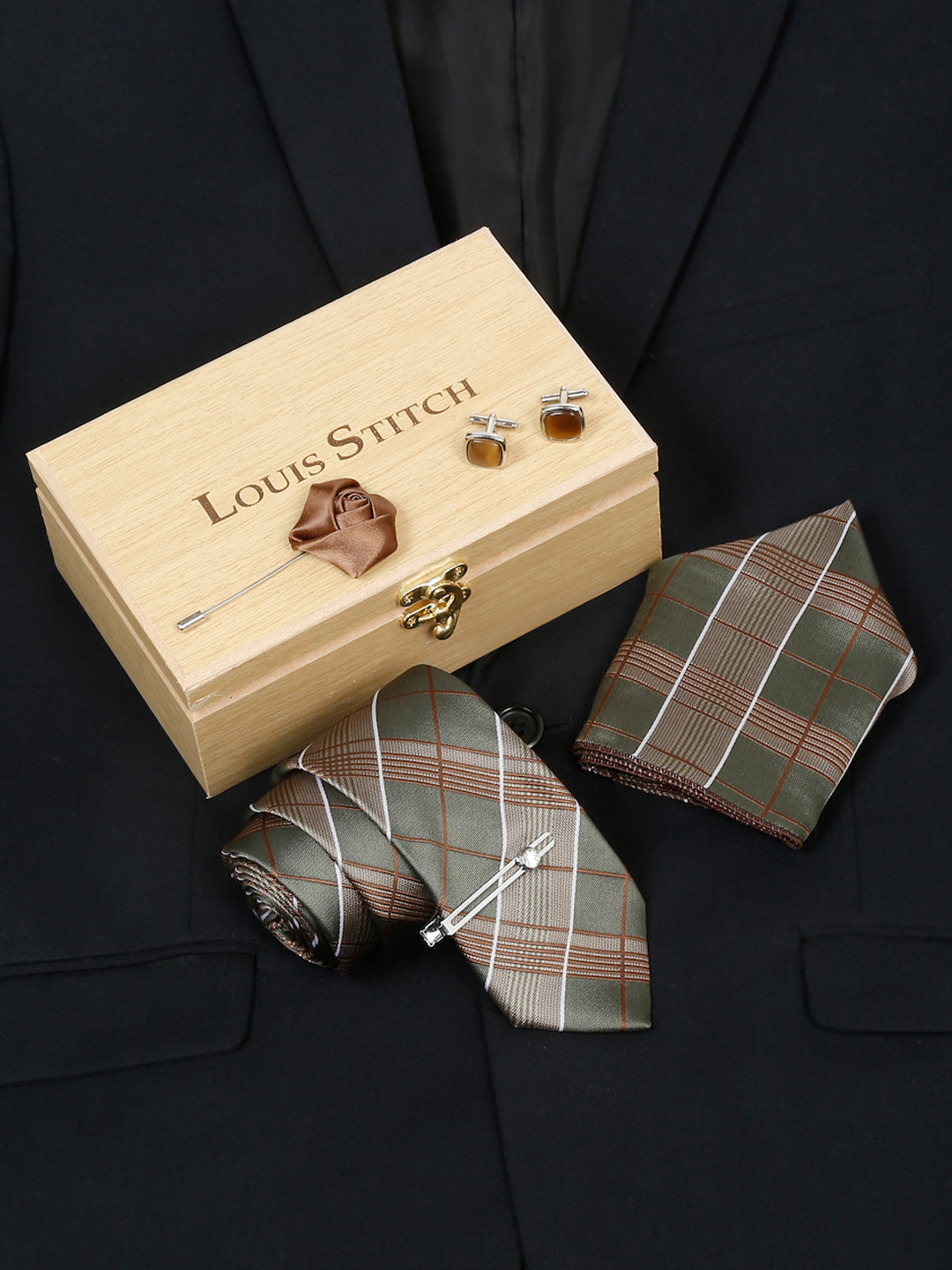 Checkered Green Italian Silk Necktie Set Pocket Square Chrome Tiepin cufflinks and Brooch