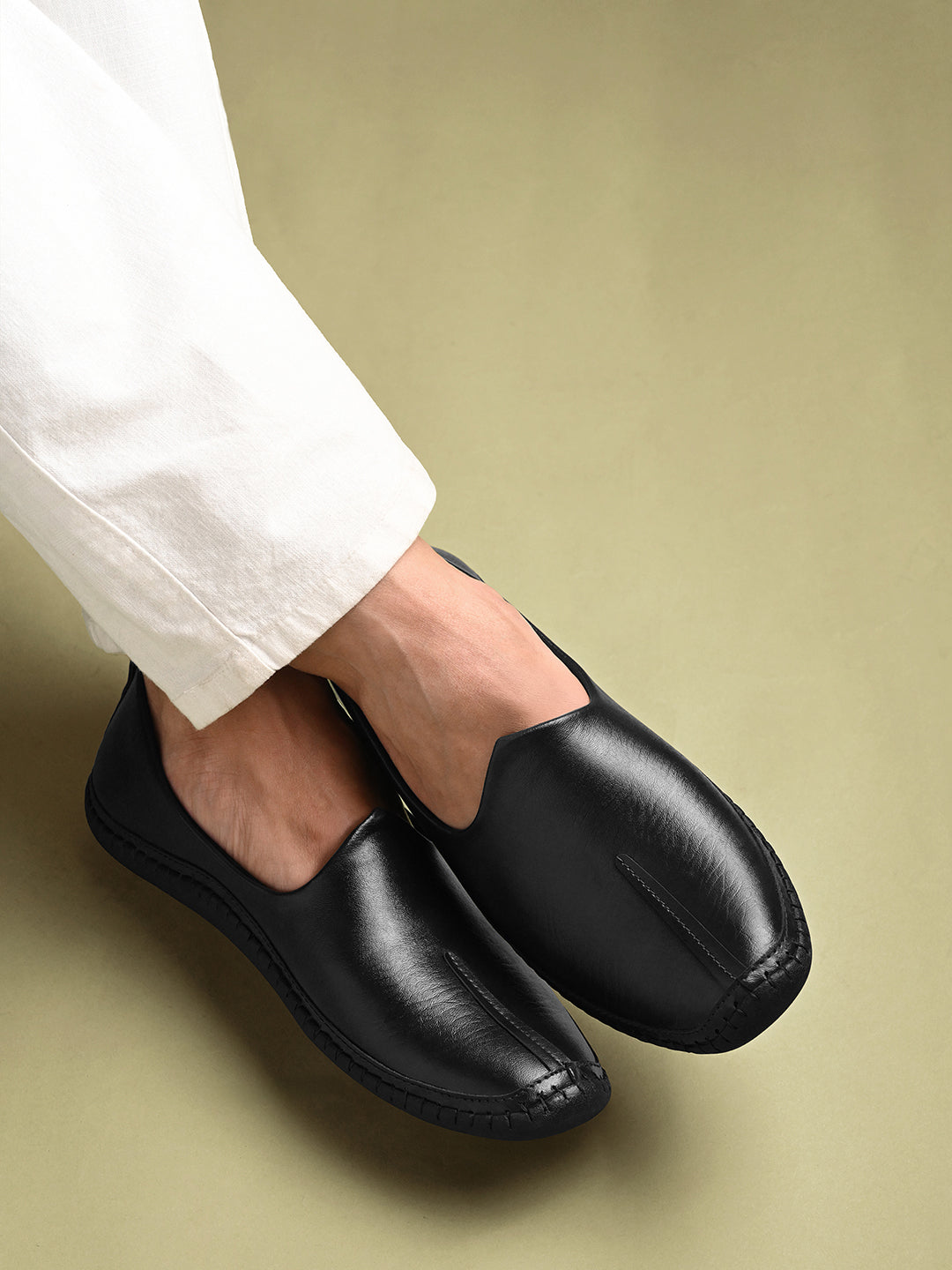 Jet Black Ethnic Slip-On Shrunken Nagra Juti and Mojari