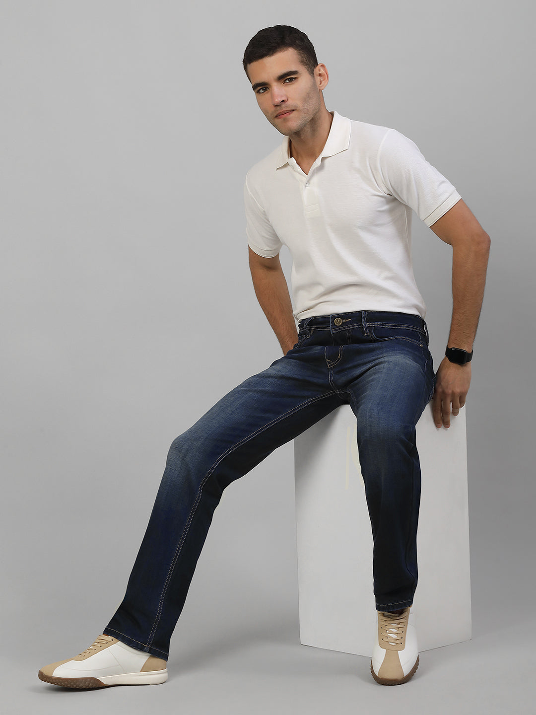 Men Dark Blue Raw Wash Regular Fit Mid-Rise Jeans