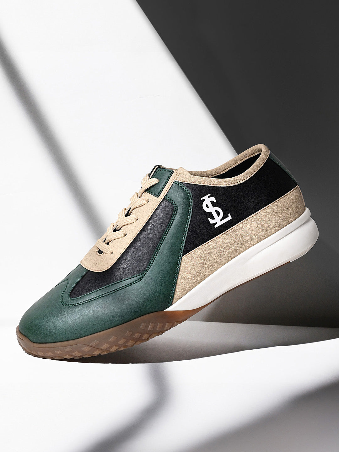 Green and Black Casual Lightweight Lace-Up Sneaker