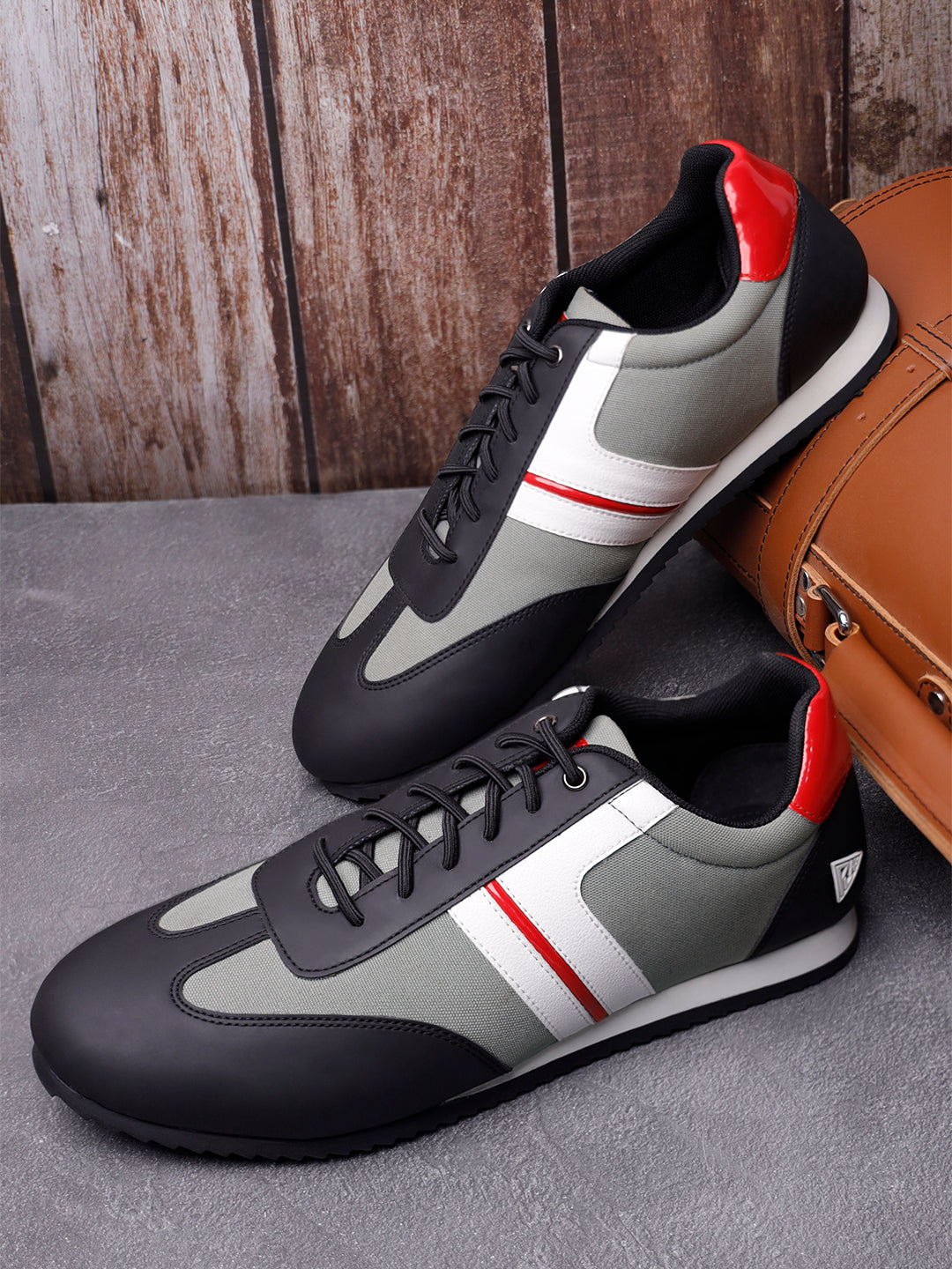 Egyptian Black Fashion Color Blocked Lace-Up Sneaker