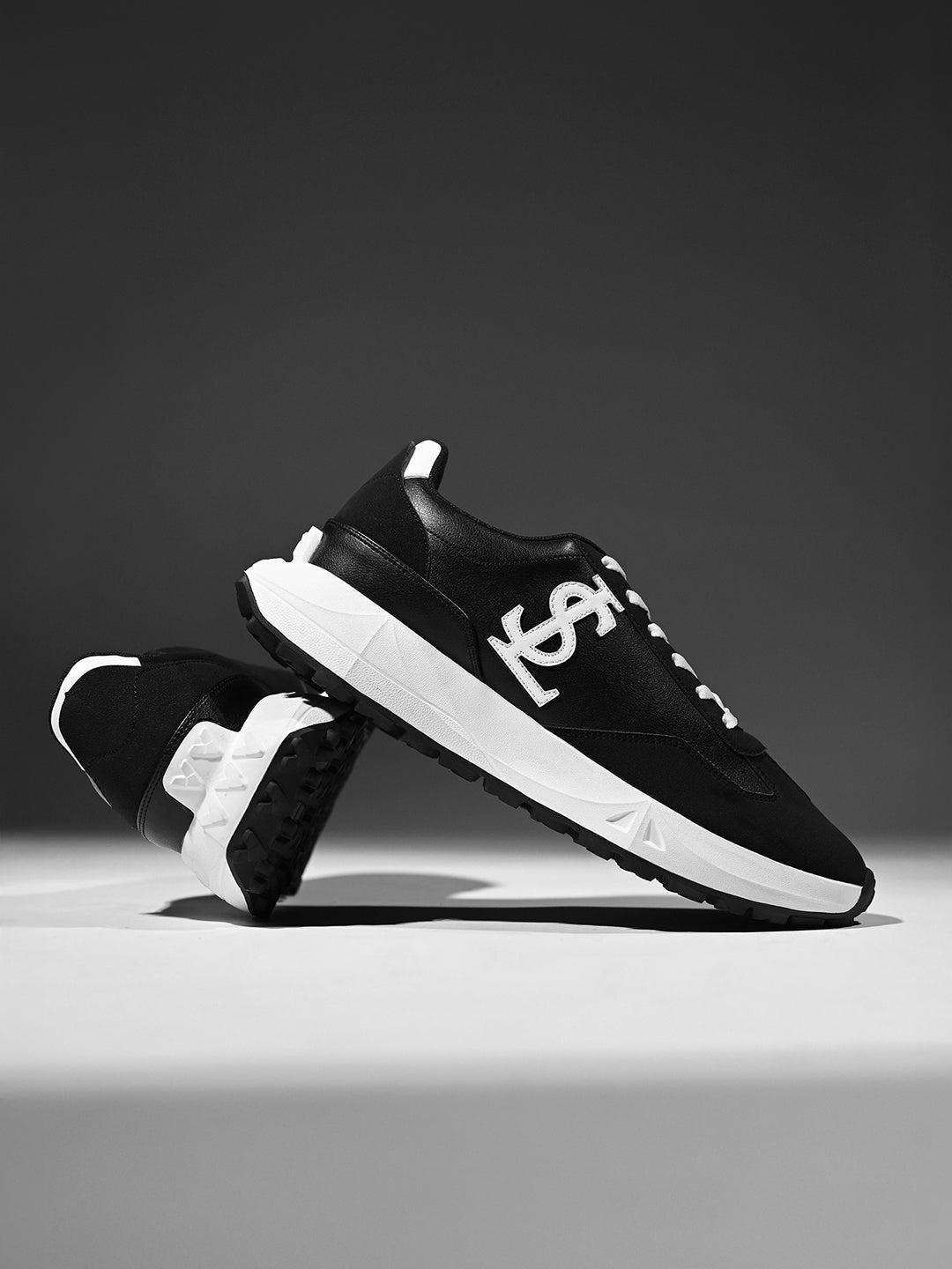 Egyptian Black Casual Lightweight Lace-Up Sneakers