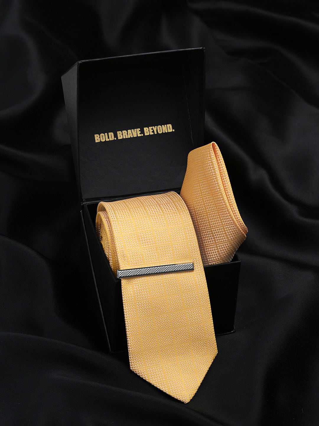 Geometric Yellow Luxury Polyster Micro Fabric Necktie Set Pocket Square Chrome Tiepin