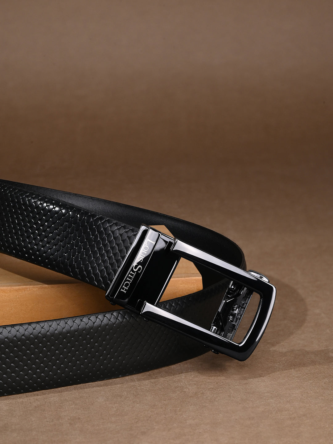 Premium VT Leather Men's Gunmetal Black Buckle Auto Lock Belt