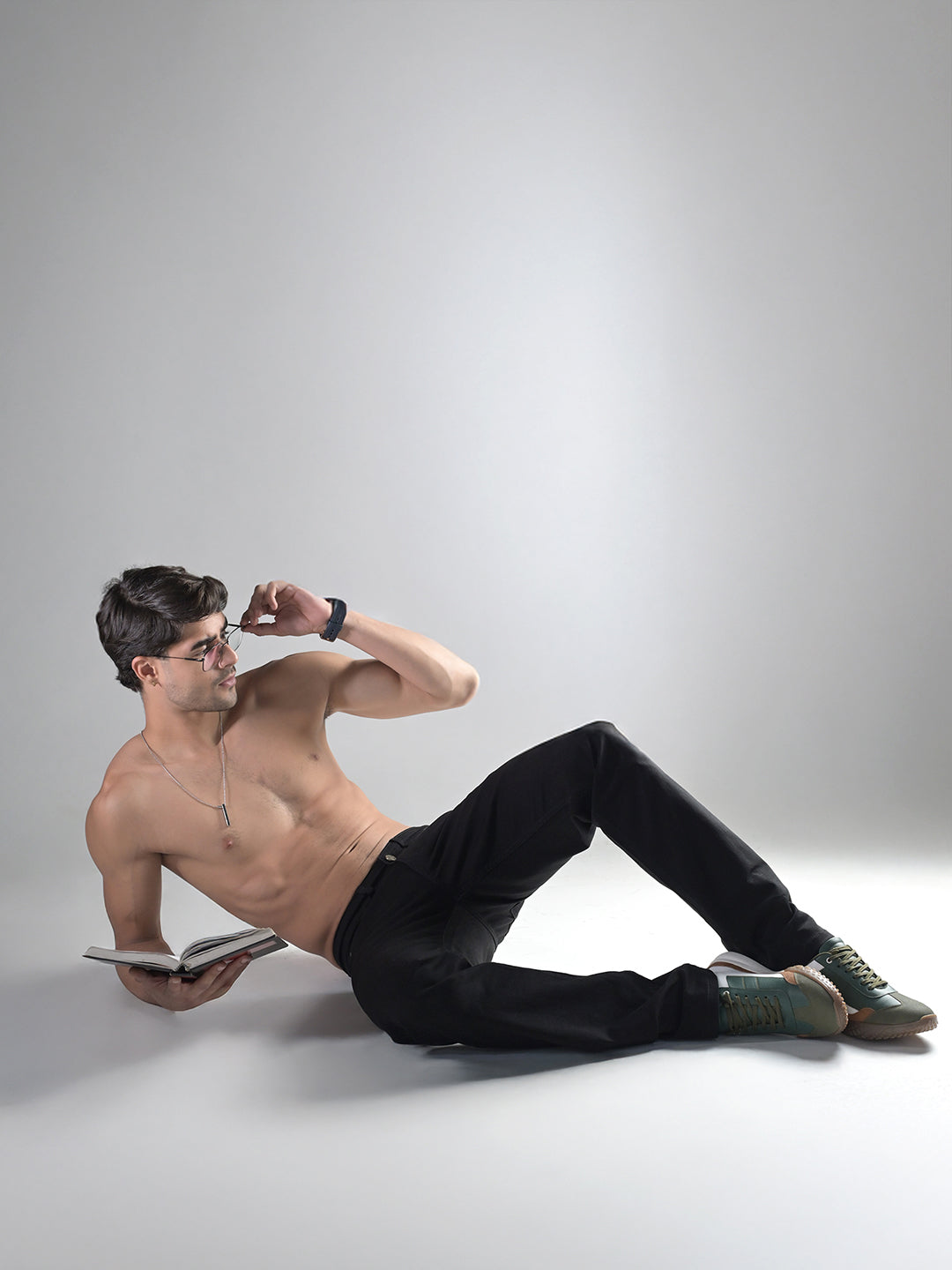 Men's Black Mid Rise No Fade  Regular Fit Jeans