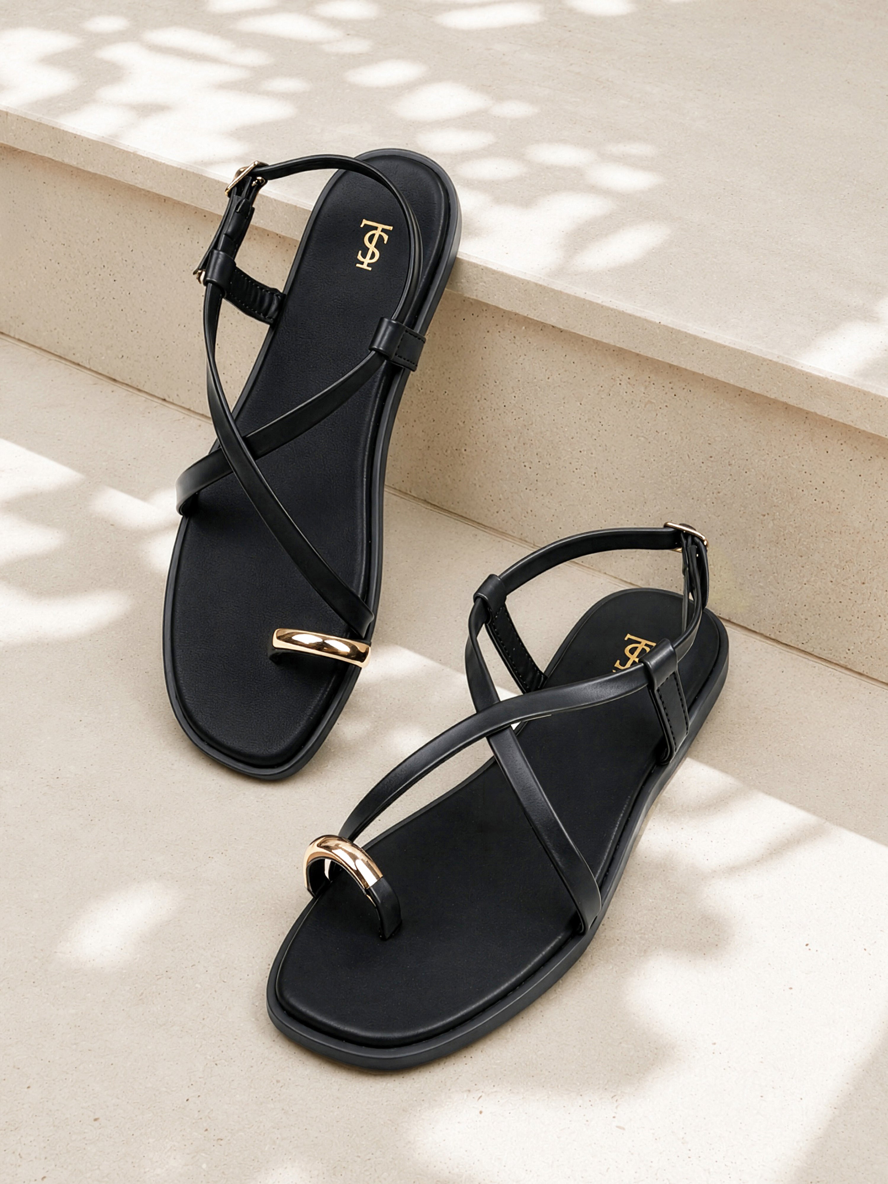 Women's Black Toe-Ring Slip-On Flat Sandals