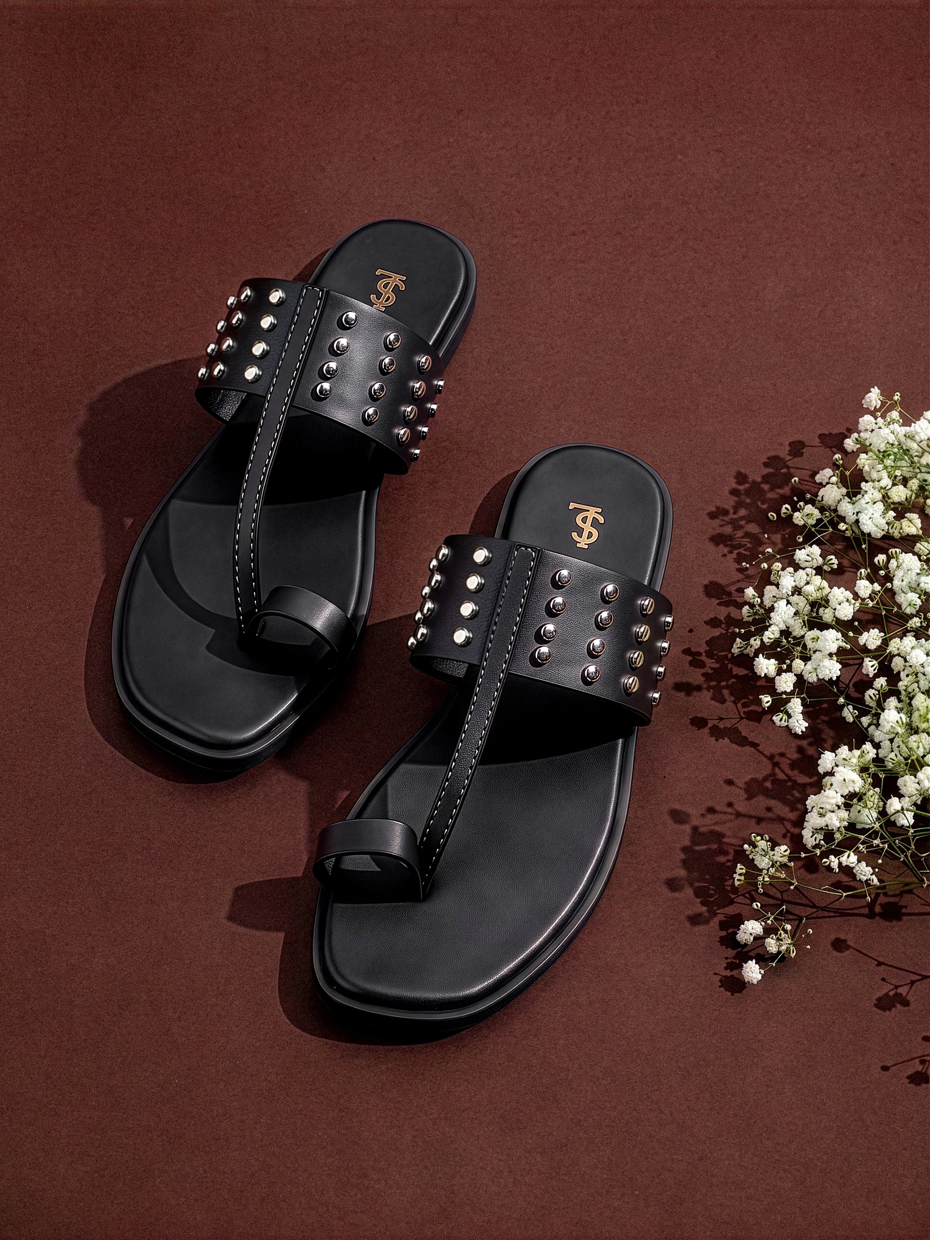 Women's Black Toe-Ring Embellished Beads Sandals